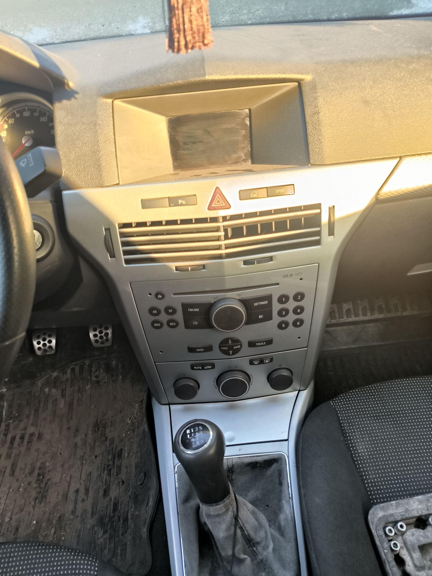 Dezmembrez Opel Astra H GTC Z19DTH 150cp
