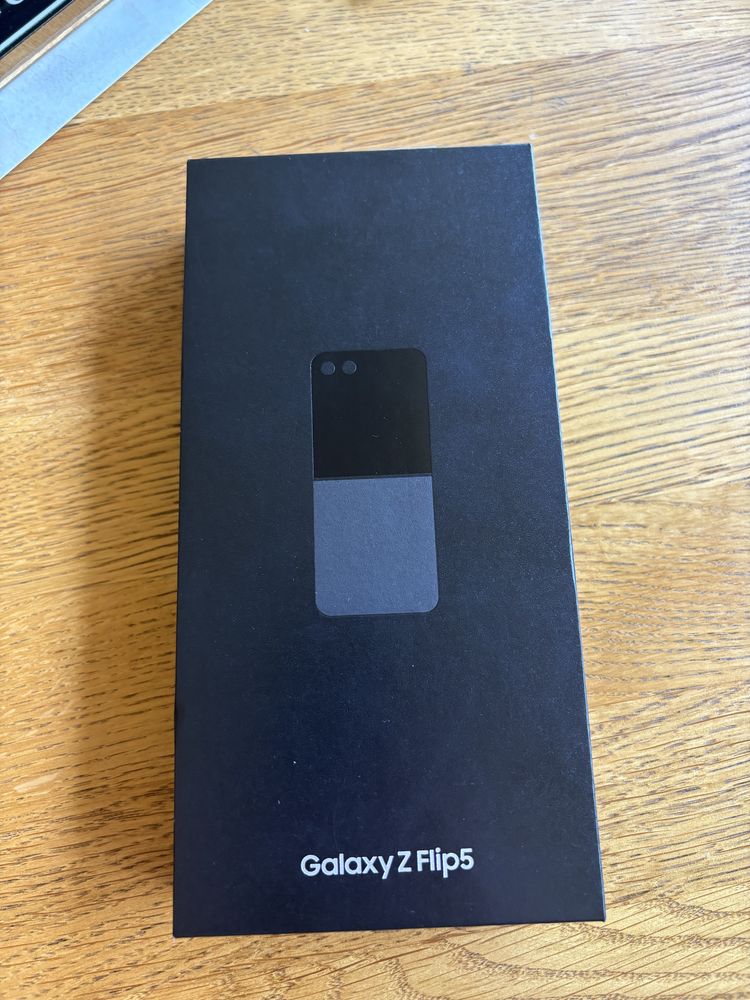 Samsung Galaxy Z flip 5 с гаранция за части