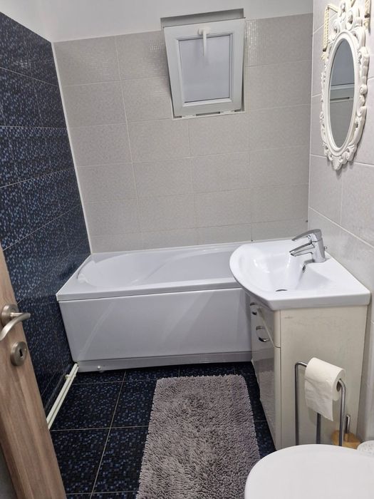 Închiriez apartament 4 camere