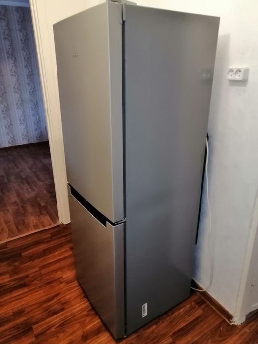 Холодильник Индезит, 10 микрорайон.