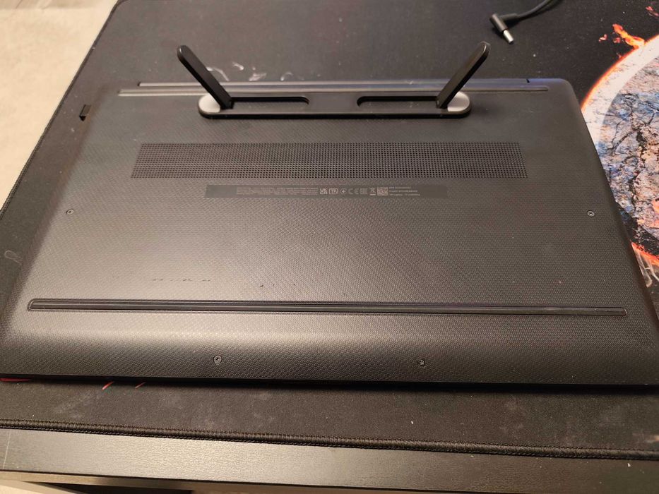 Laptop HP 17-cn2015nq Intel i5-1235U Nvidia Gforce MX550 2Gb MX550 2GB