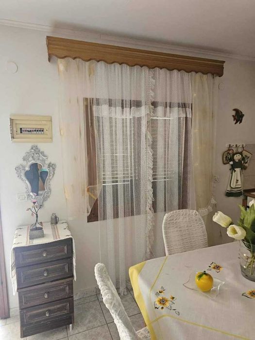 Самотоятелна къща в голям парцел