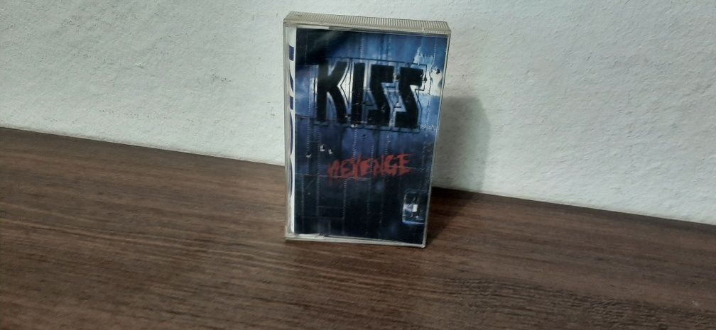 Аудиокасета Kiss Revenge