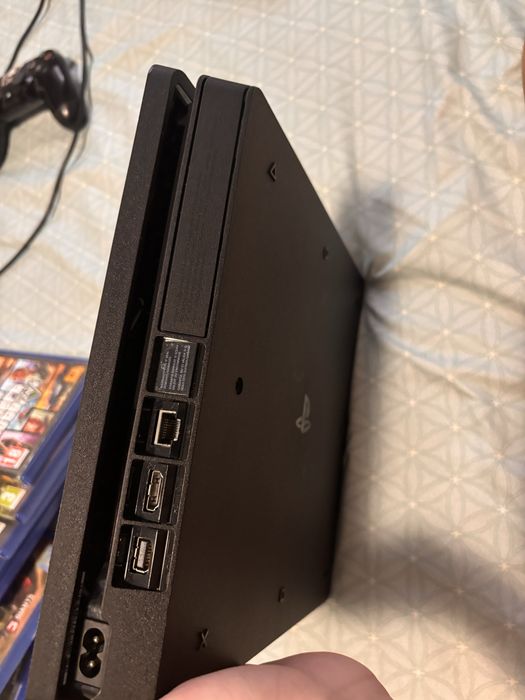Vând playstation 4