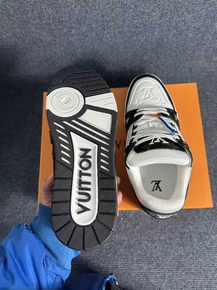 Louis Vuitton trainers black