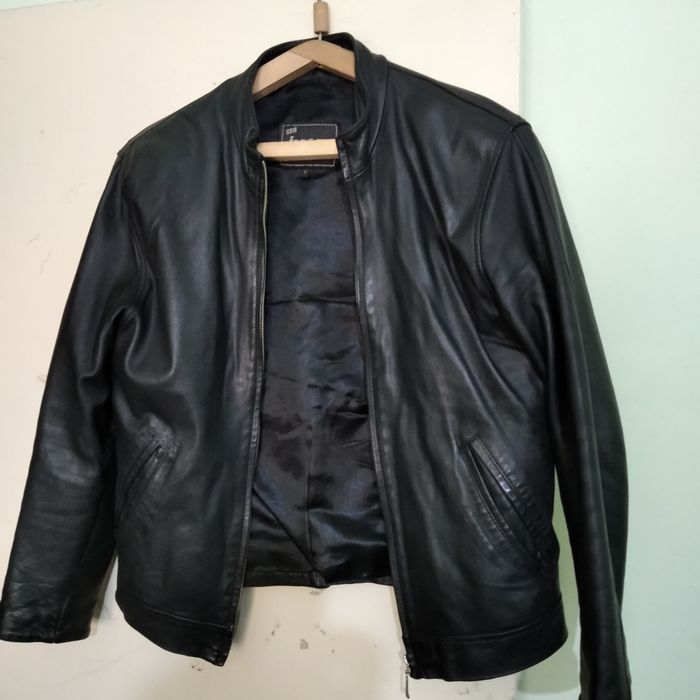 Продам натуральные кожаные куртки.