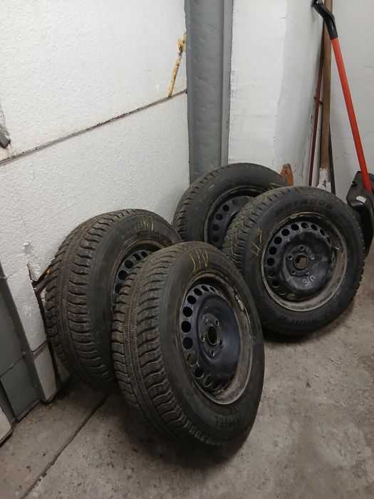 Комплект зимних шипованных колёс R15 разболтовка 5×112 на ауди 100 с4