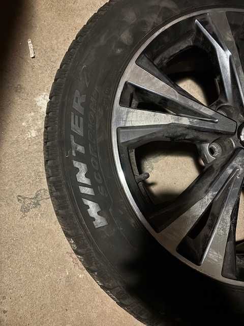 Продавам 4бр. оригинални джанти, комплект със зимни и летни гуми