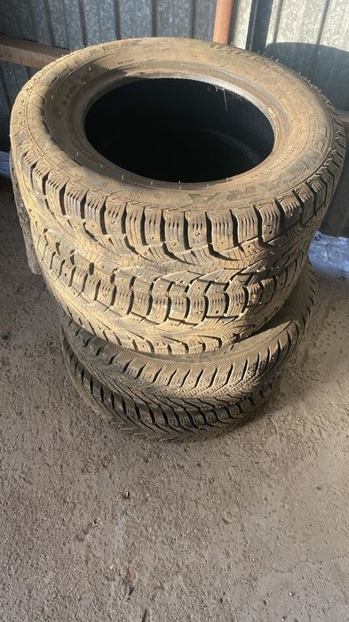 Шина  продам зимний