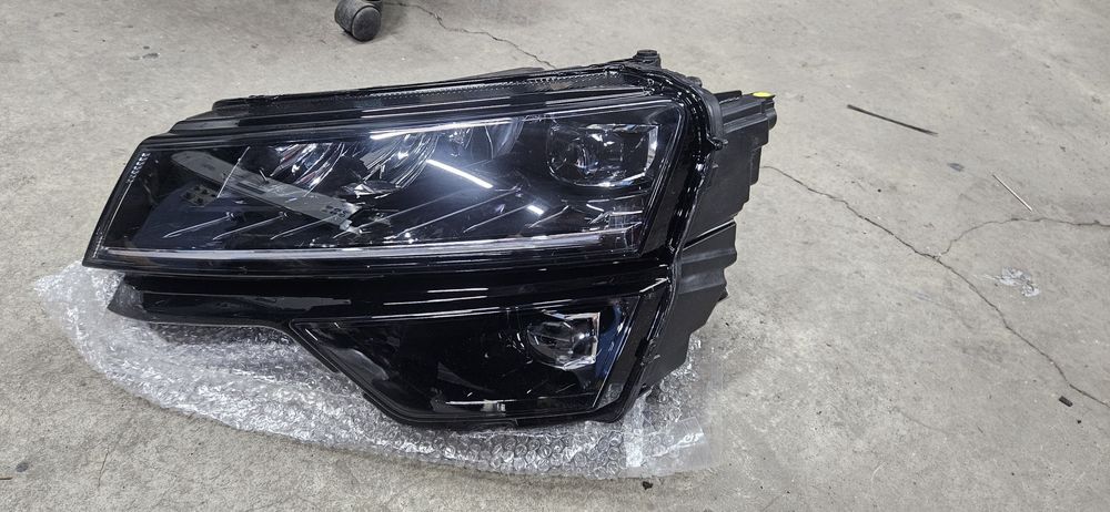 Vand far nou si original full led stanga stg  Skoda Karoq