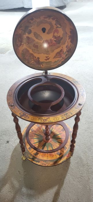 Подвижен бар за напитки.