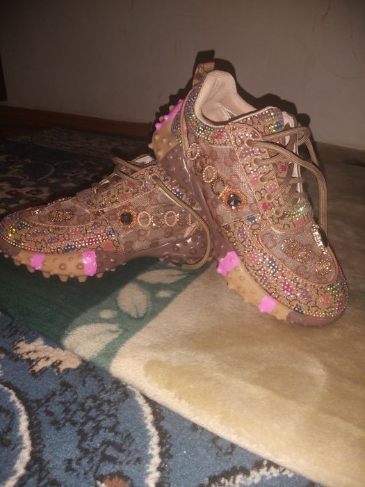 Кроссовки женские