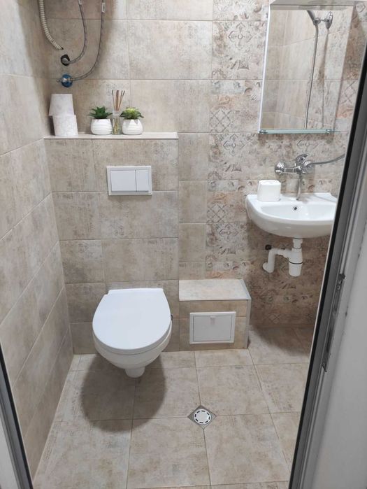 Дава се под наем Тристаен апартамент в Бургас, Център - 85 кв.м за 433.5 € - Снимка #3