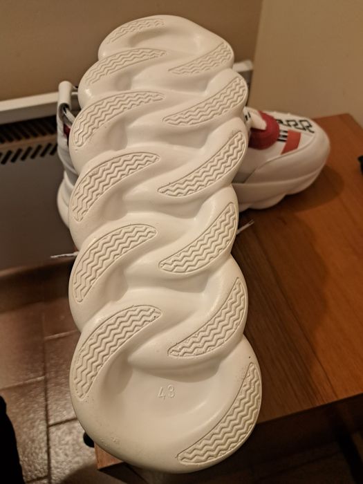 Продавам мъжки маратонки