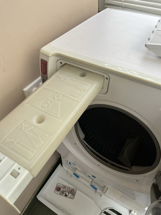 Сушилня за дрехи Hotpoint-Ariston Aqualtis AQC94F5T