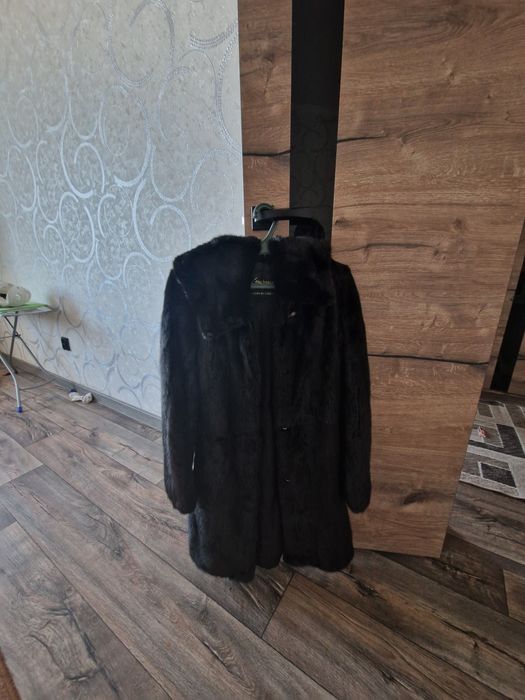 Продам норковую шубу с капюшоном