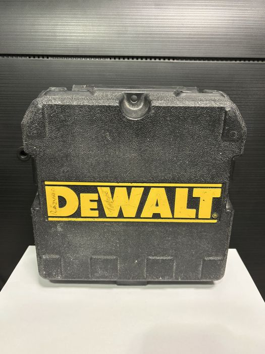 MDM vinde: Nivela laser Dewalt DW088CG.