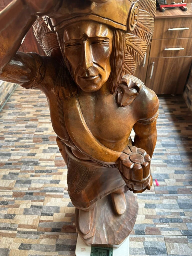 Vând Statueta din lemn Masiv foarte veche!