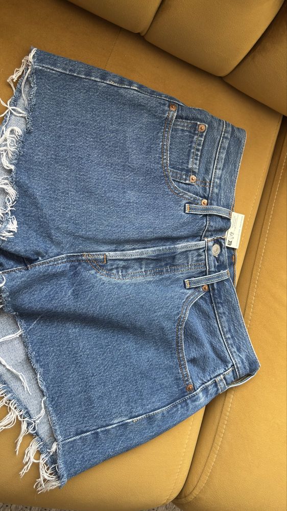 Levis дамски къси панталонки 28