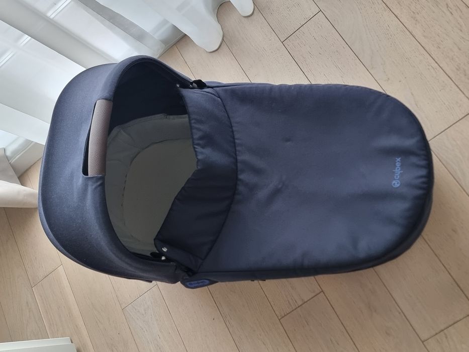 Vând landou Cybex Cot S Lux culoare Navy Blue