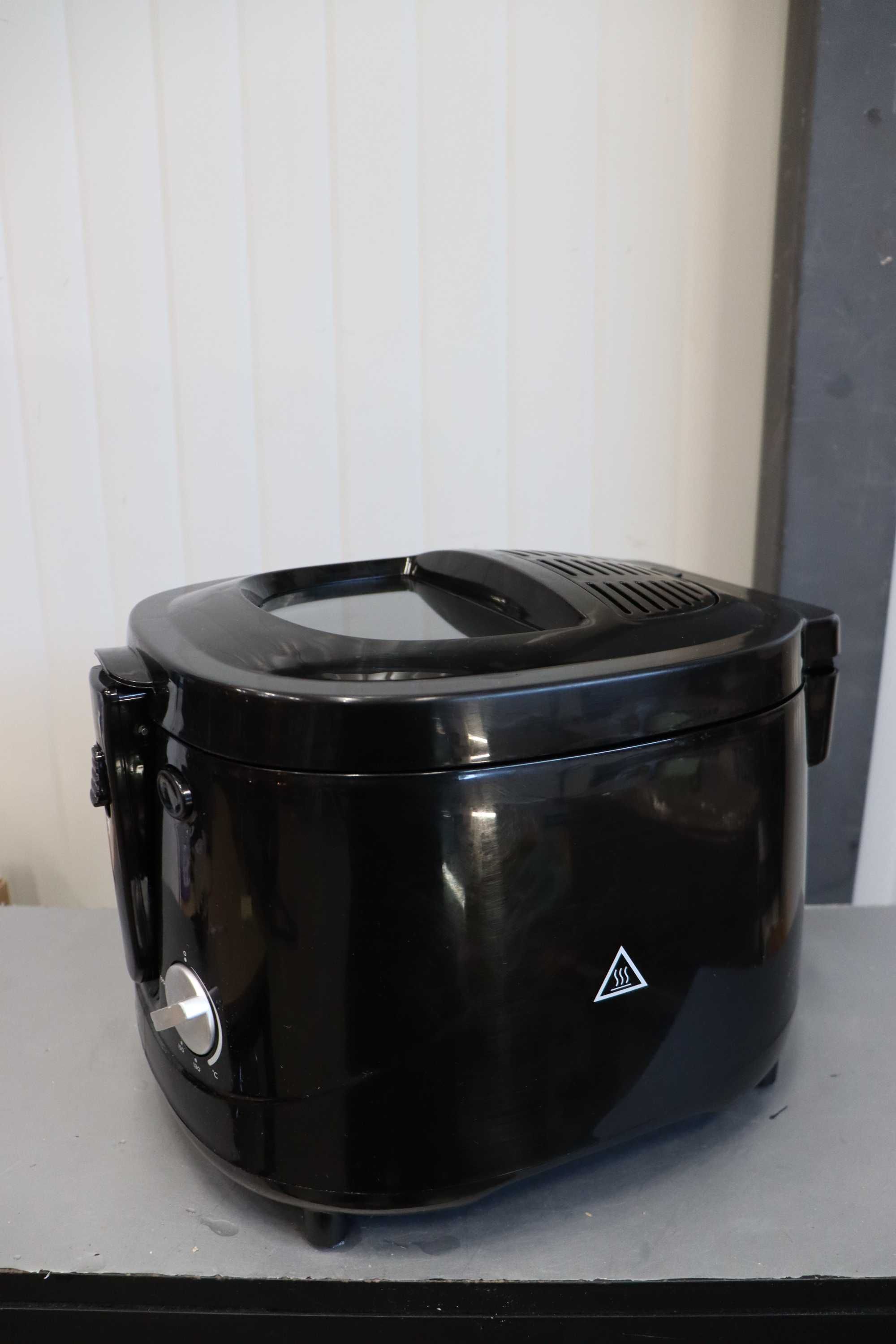 Domo DO-461FR черен фритюрник 2,5 L