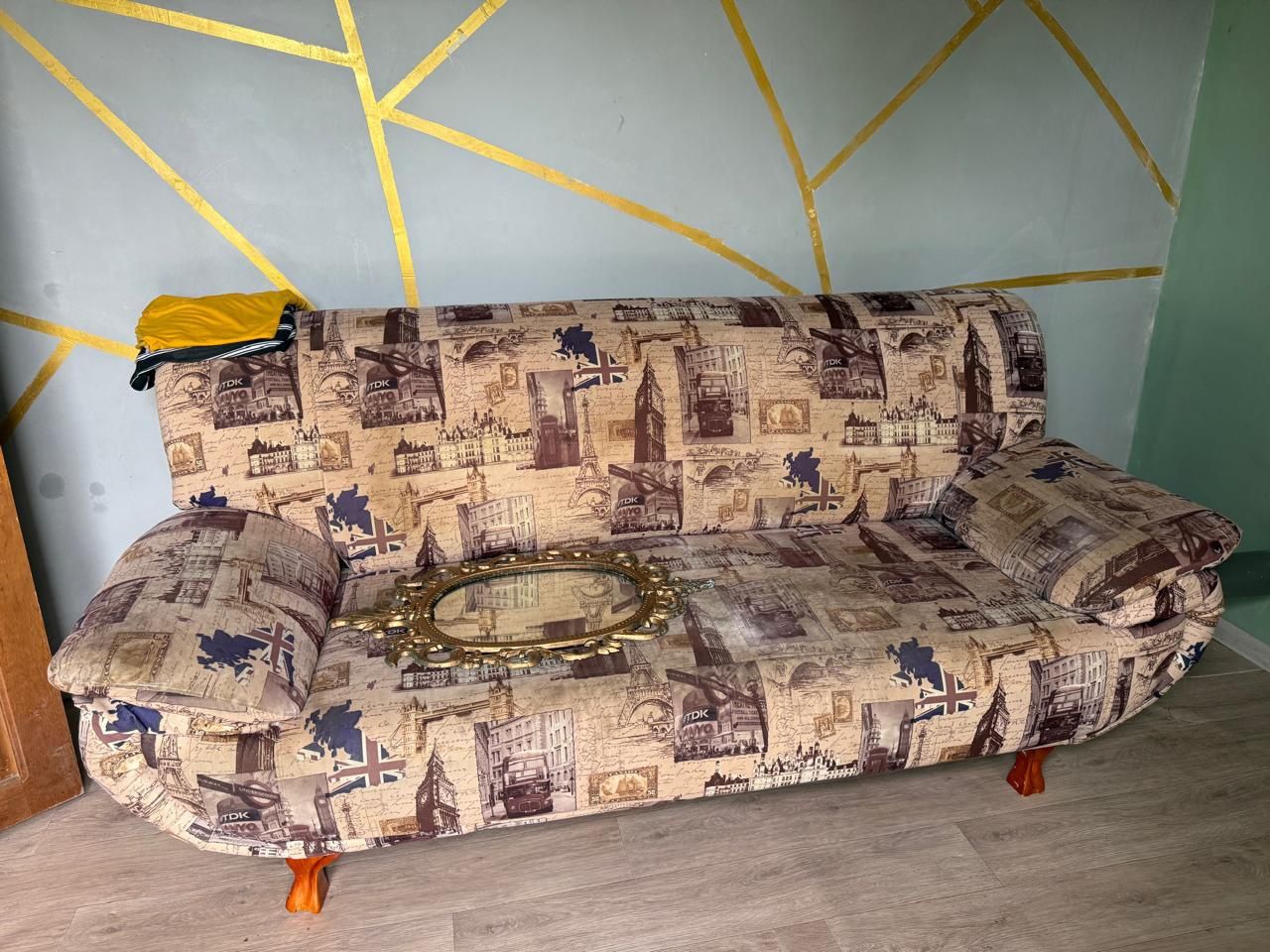 Срочно продам диван