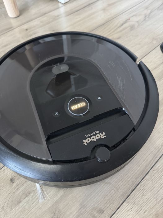 Robot aspirator Roomba i7 WiFi smart, 33W, la cutie
