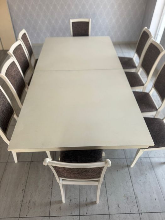 Гостевой стол и стулья