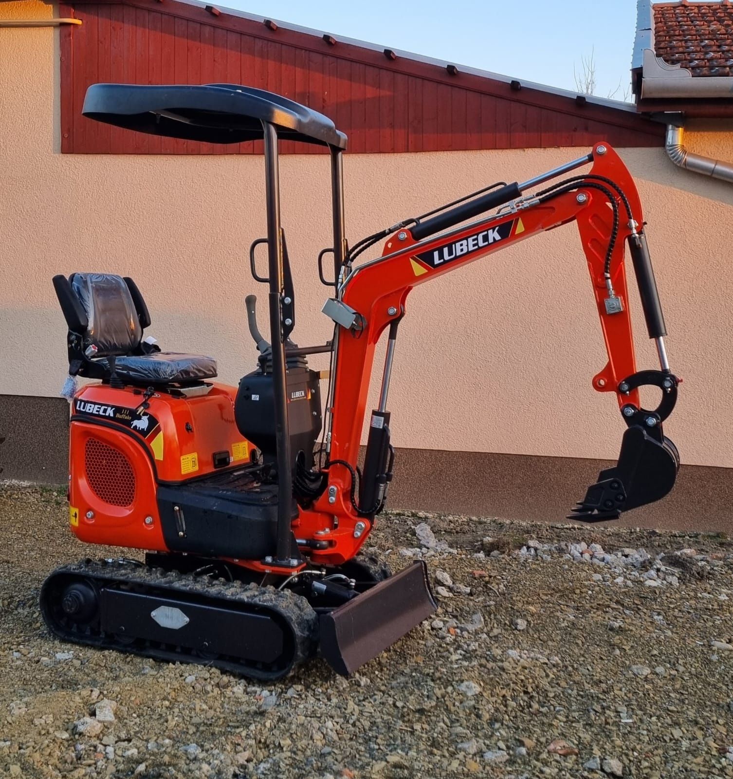 Miniexcavator Lubeck Ex-111 Buffalo NOU Garanție 2 ani