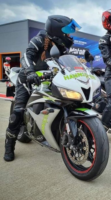 Honda CBR 600 RR strada si circuit