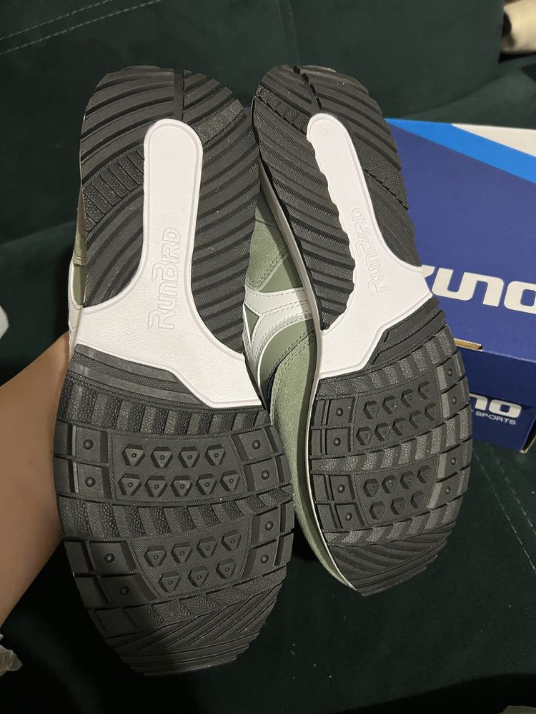 Маратонки Mizuno