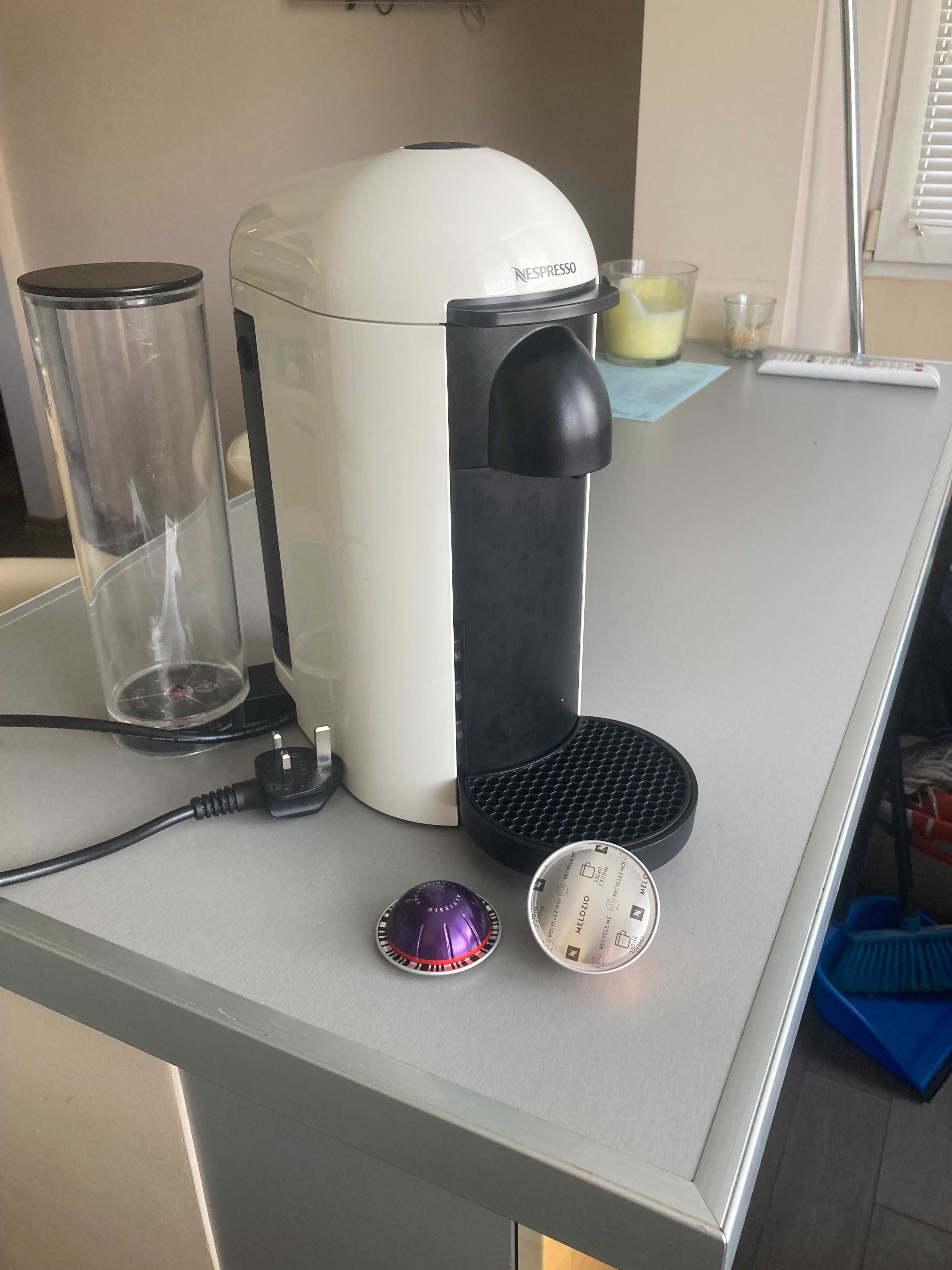 Кафемашина с капсули Nespresso VERTUO Plus GCB2