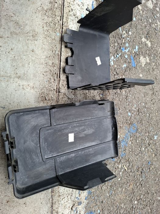 Capac + protectie laterala baterie Passat B7