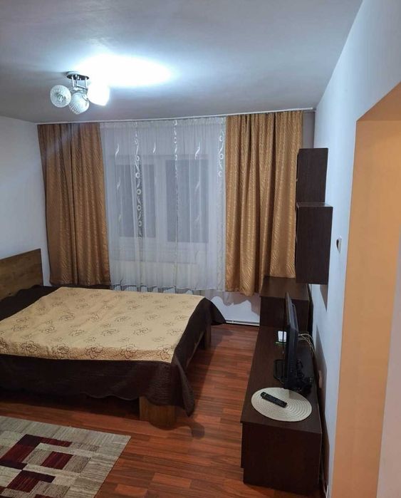 Inchiriez garsoniera