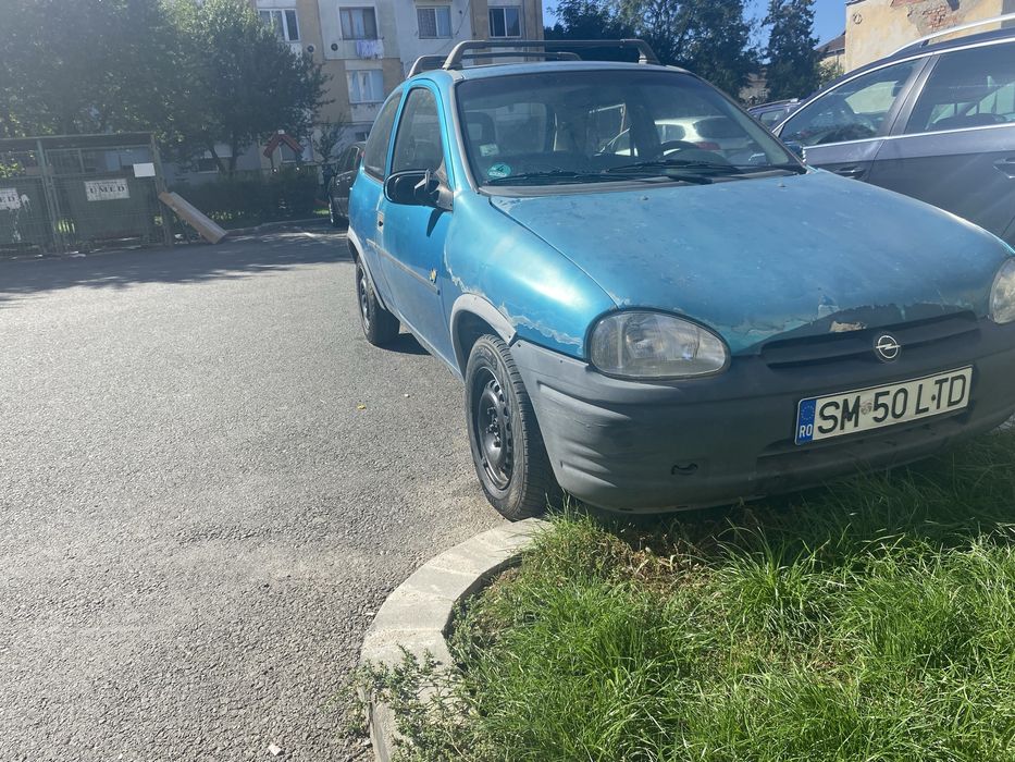 Opel corsa doua usi