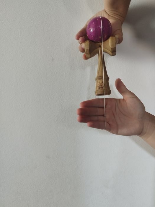 Vând kendama USA Tribute