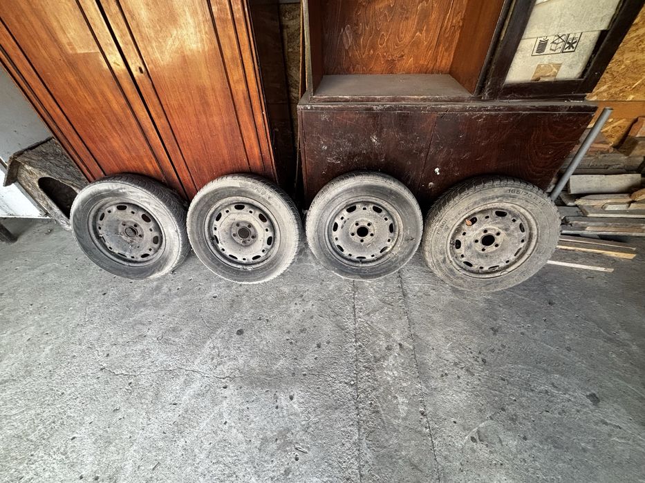 Vand 4 cauciucuri+jante iarna r14 165/70/14