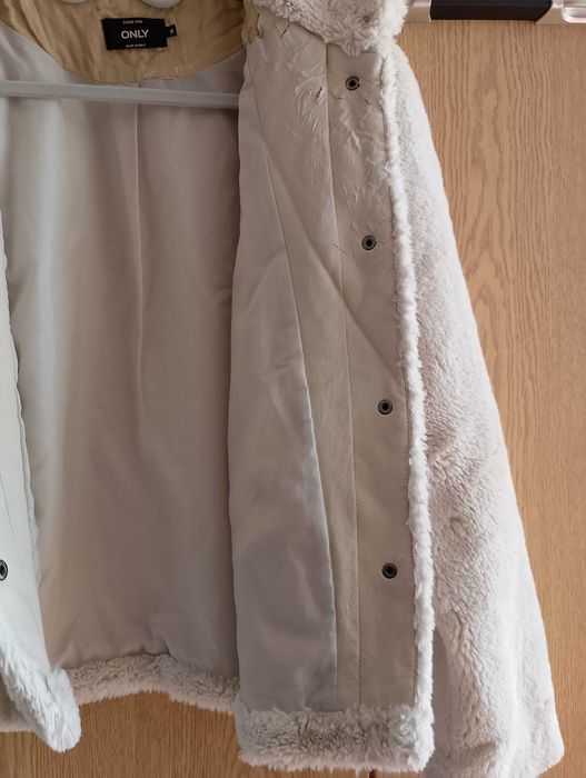 Пухкаво палтенце only, с лека забележка - 20 лв., М