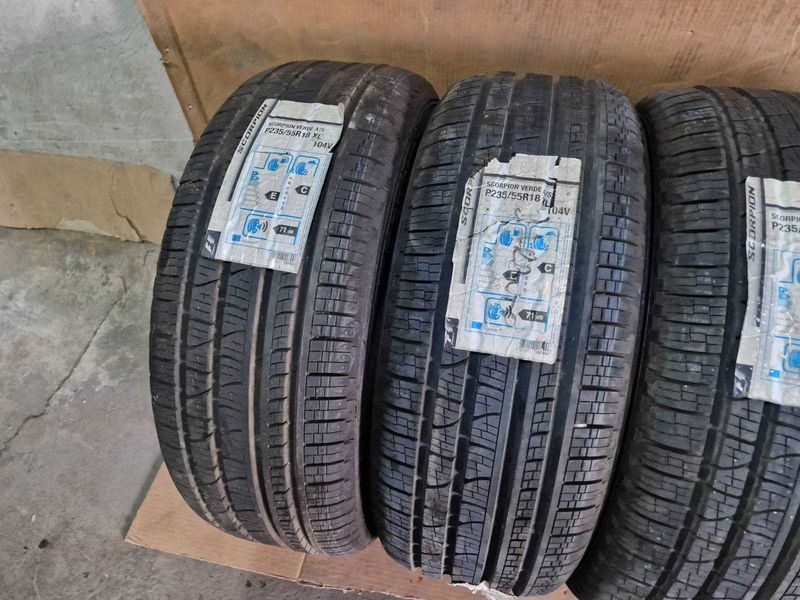 4 Pirelli R18 235/55/ 
нови всесезонни гуми DOT1719