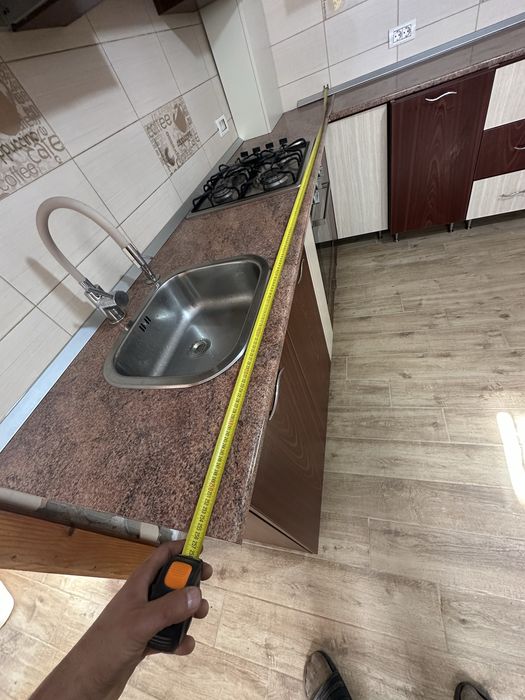 Vand mobila de bucatarie cu electrocasnice