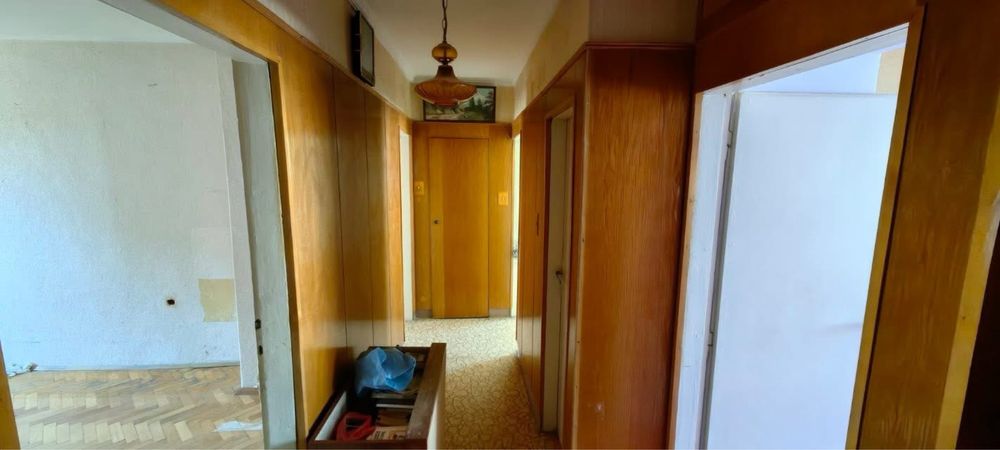 Продава четиристаен апартамент