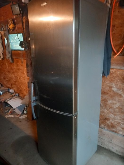 Frigider Whirlpool