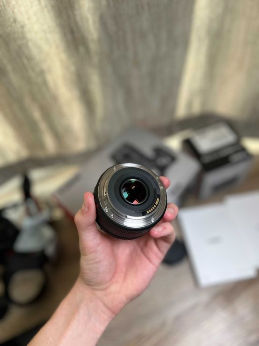 Canon EOS 2000D 50mm f1.8 STM full box