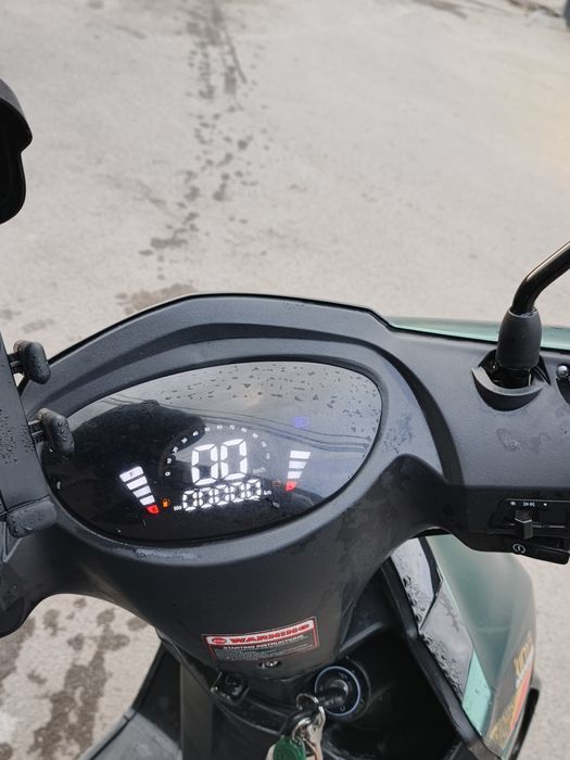 Скутер мопед М8 срочно продам