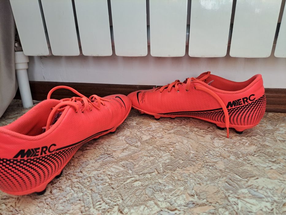Бутсы меркуриял за 10к, 45 размера хорошие
