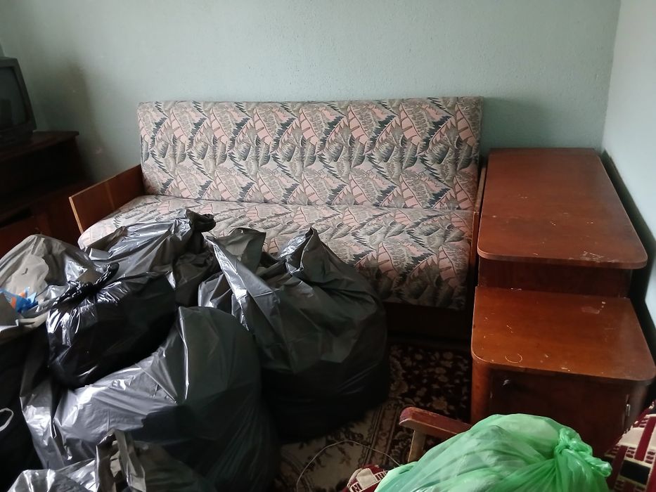 Ofer servicii de transport si debarasari