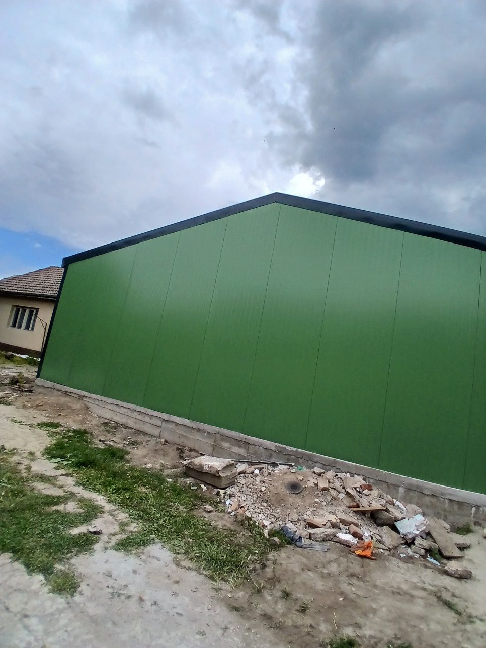 Vand Hale, structuri metalice, ferme.
Se confectioneaza pe orice dimen