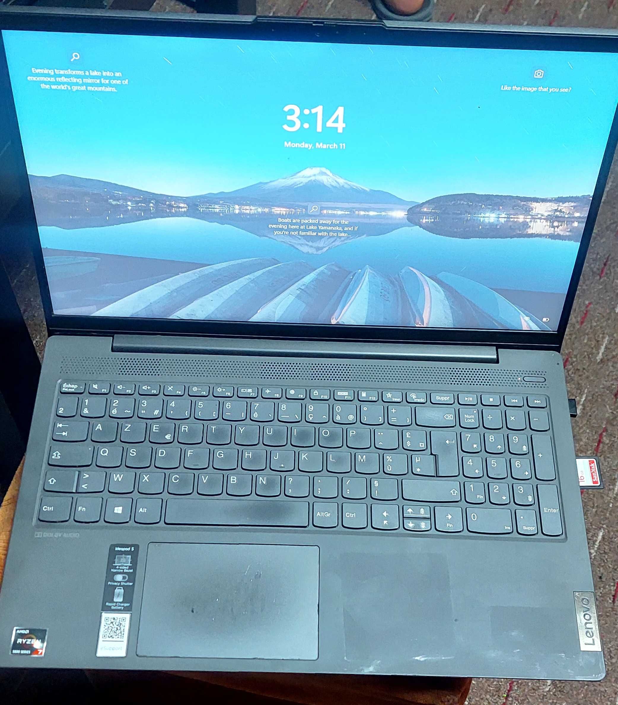 laptop levono AMD Ryzen 7 5700U with Radeon Graphics , 8.00 GB