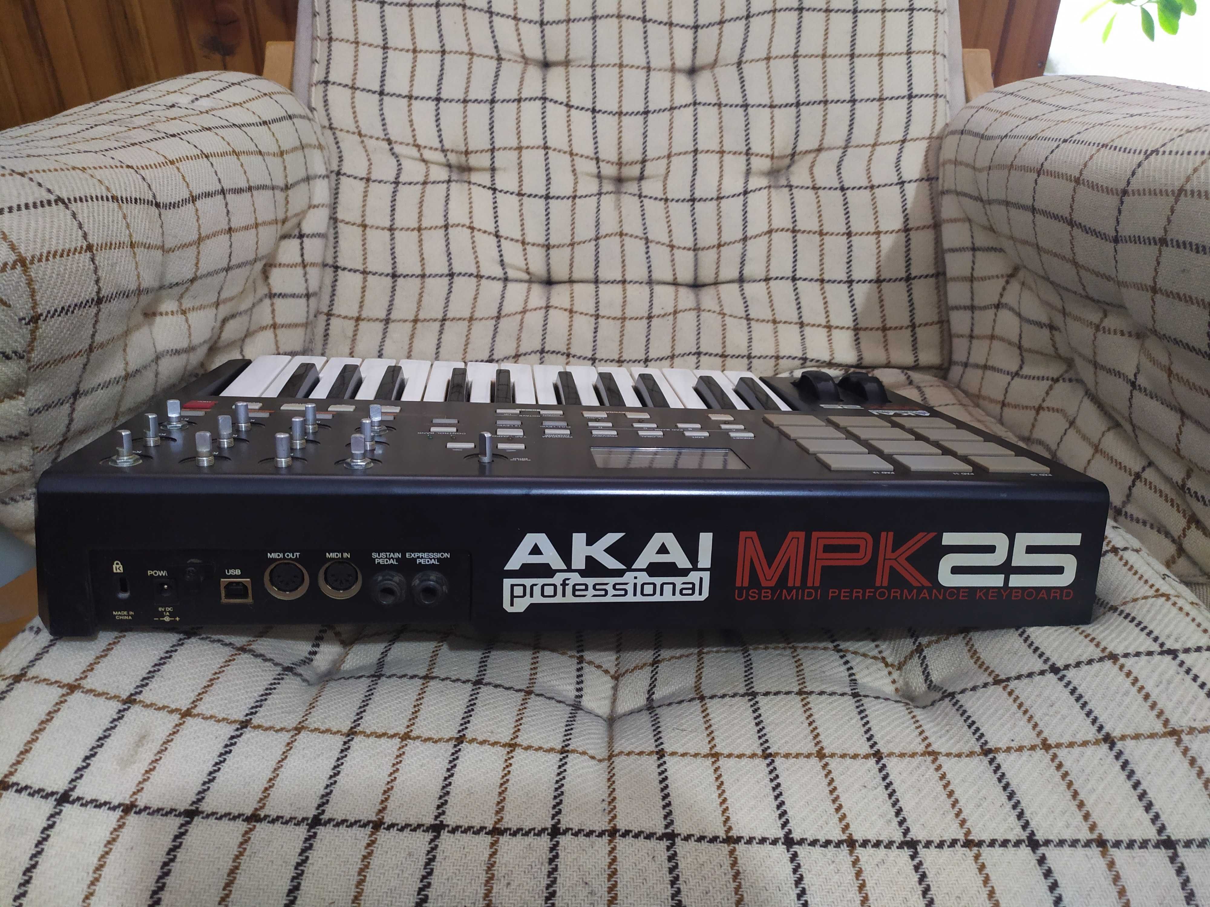 Midi Keyboard Akai mpk 25 Professional Миди клавиатура .