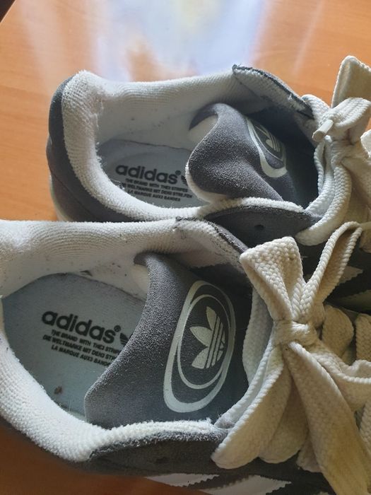 Продаются кроссовки.